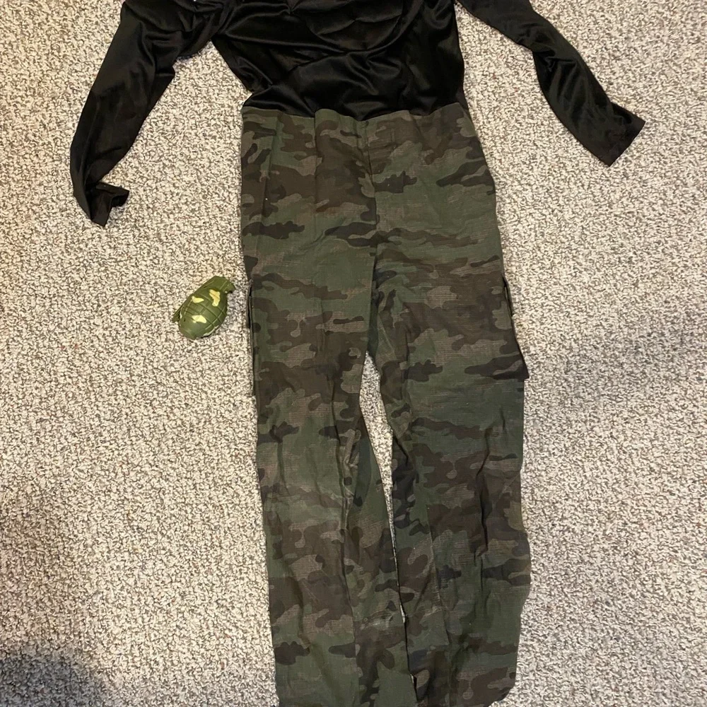 Women's Camo Utility Cargo Pants - Olive Green